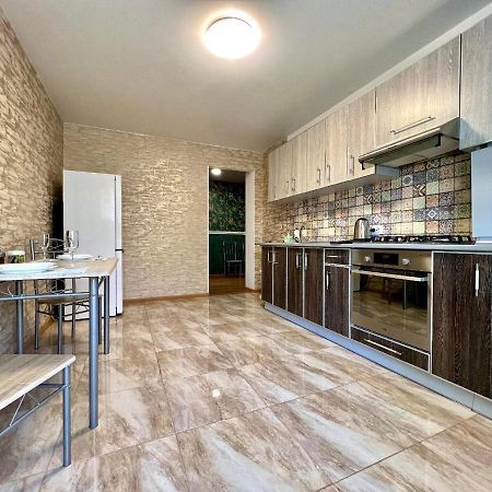 Apartpoltava: Spacious One-Bedroom in New Building, Korpusnyi Park Exterior photo